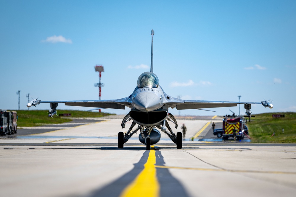 Fini flight honors 52nd FW commanders