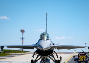 Fini flight honors 52nd FW commanders