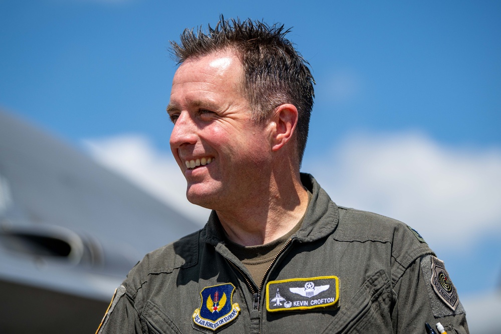 Fini flight honors 52nd FW commanders