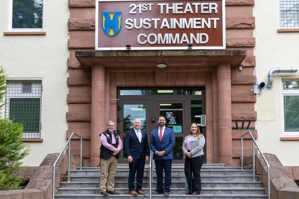 Red Cross Leaders Meet with 21st TSC Officials in Kaiserslautern