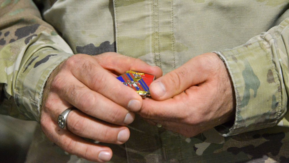 U.S. Soldiers receive coin