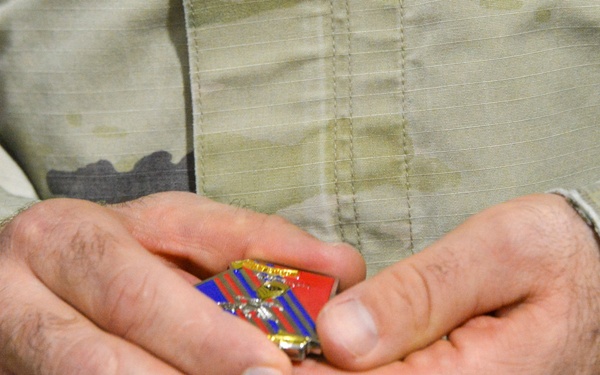U.S. Soldiers receive coin