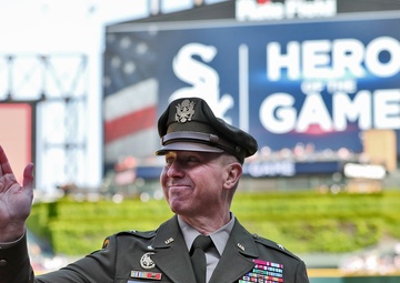 Army Reserve general officer receives a hero’s welcome at Chicago White Sox game