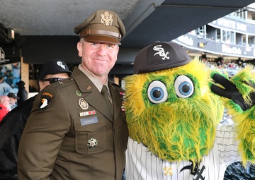 Army Reserve general officer receives a hero’s welcome at Chicago White Sox game