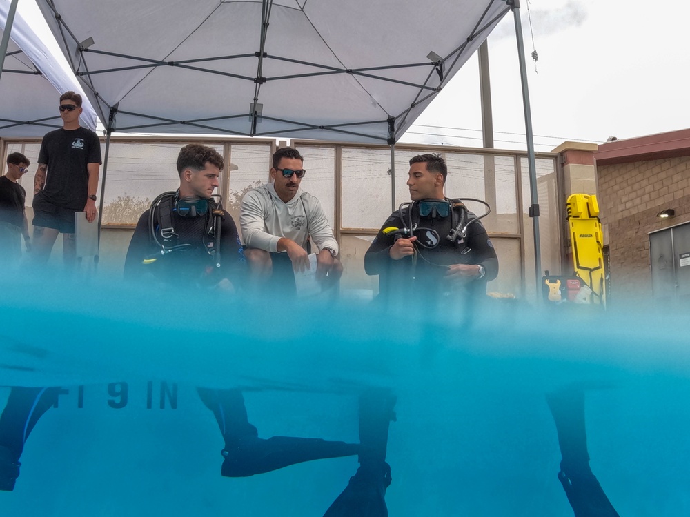 Swim, Float, Dive: 7th ESB EOD Dive Team begins SCUBA training