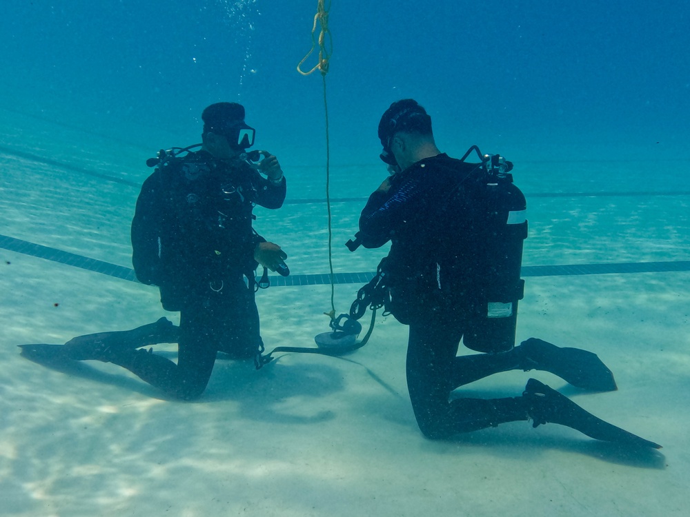 Swim, Float, Dive: 7th ESB EOD Dive Team begins SCUBA training
