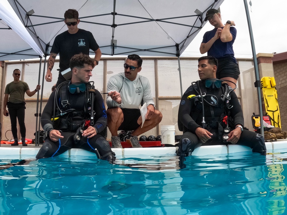 Swim, Float, Dive: 7th ESB EOD Dive Team begins SCUBA training