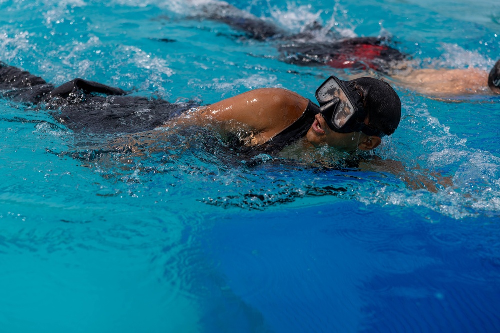 Swim, Float, Dive: 7th ESB EOD Dive Team begins SCUBA training