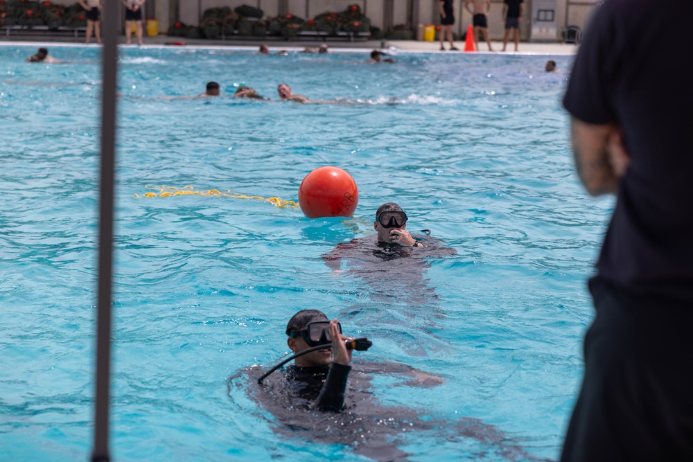 Swim, Float, Dive: 7th ESB EOD Dive Team begins SCUBA training