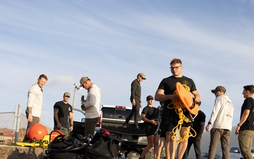 Swim, Float, Dive: 7th ESB EOD Dive Team begins SCUBA training