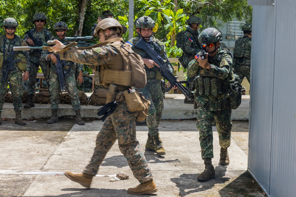 KAMANDAG 9: U.S. Marines, Sailors, Philippine Marines, Conduct Bilateral Training