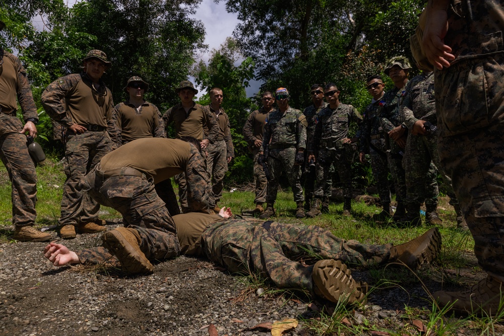 KAMANDAG 9: U.S. Marines, Sailors, Philippine Marines, Conduct Bilateral Training