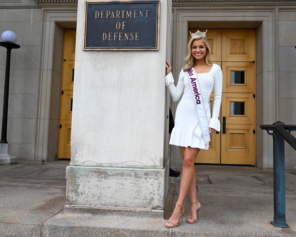 Miss America Tours Pentagon
