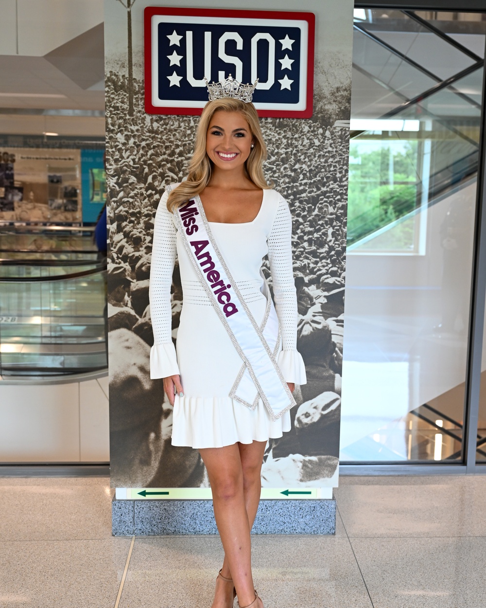 Miss America Tours Pentagon