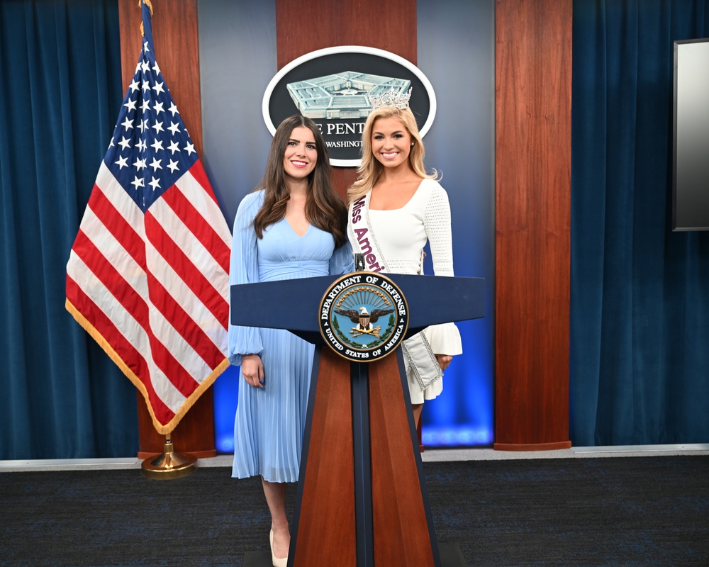 Miss America Tours Pentagon