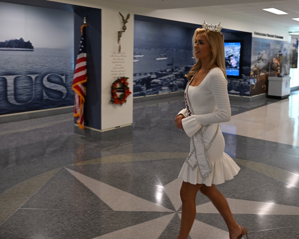 Miss America Tours Pentagon