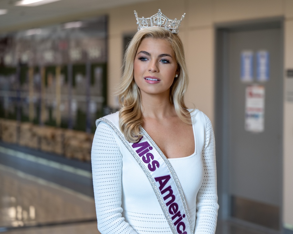 Miss America Tours Pentagon
