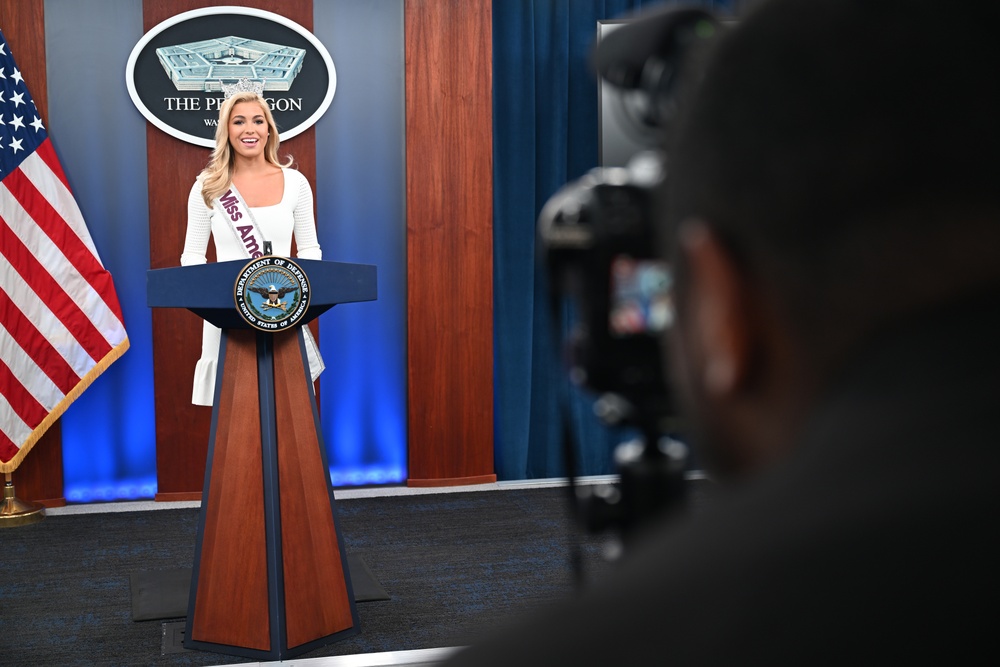 Miss America Tours Pentagon