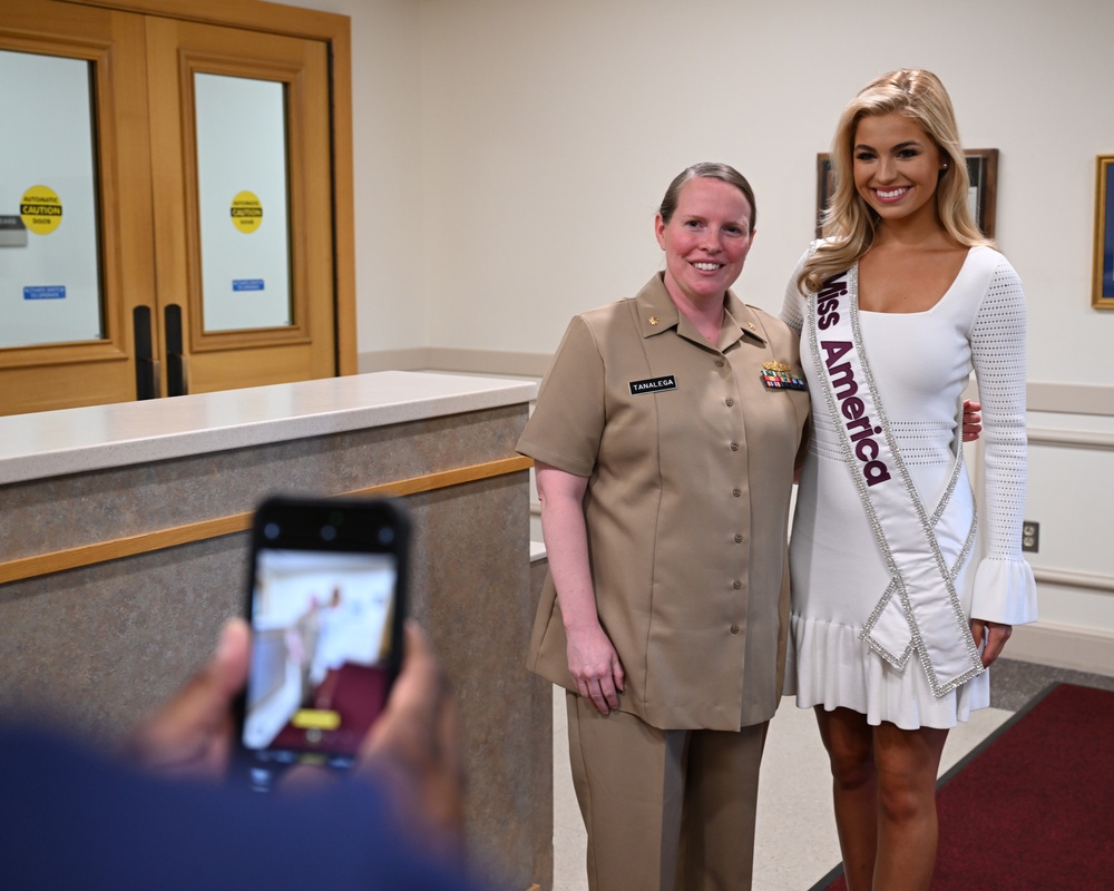 Miss America Tours Pentagon