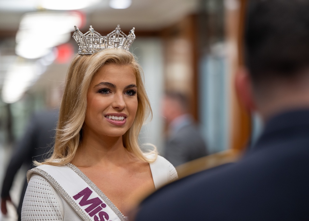 Miss America Tours Pentagon