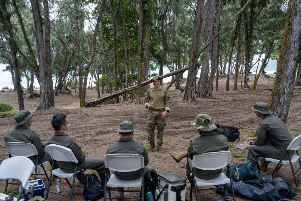Combat survival training for Hawaiian Raptors