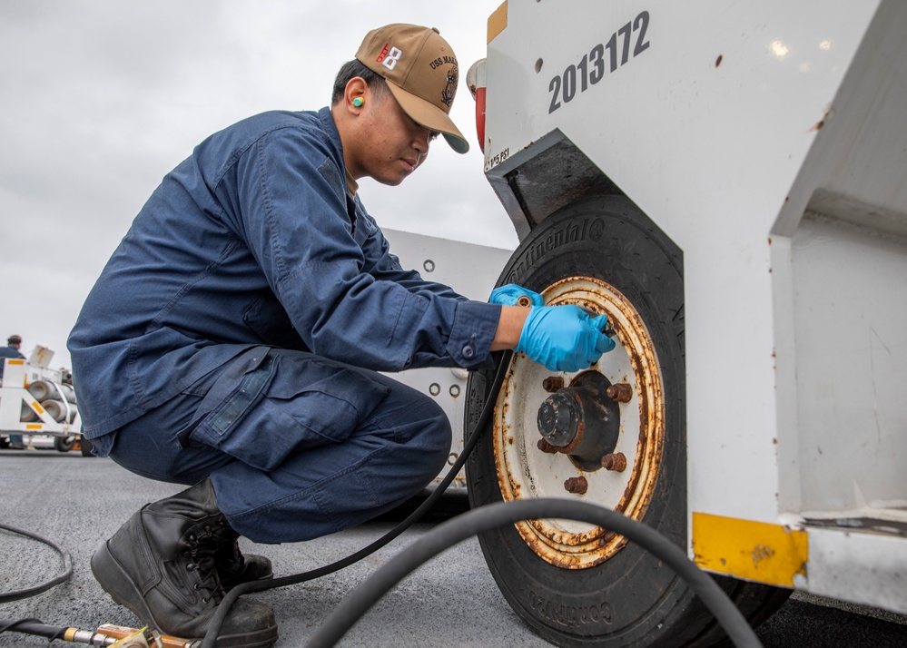 Makin Island conducts aviation maintenance