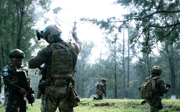 Members of 7th Special Forces Group (Airborne) and Guatemalan special forces train together during CENTAM Guardian 25