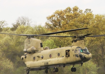 CH-47 Chinook crew helps Army Reserve competitors for 2025 Best Squad competition at Fort McCoy