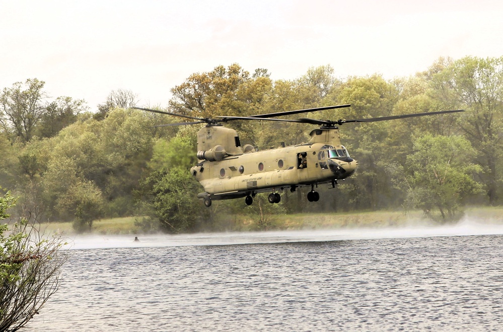 CH-47 Chinook crew helps Army Reserve competitors for Best Squad competition at Fort McCoy