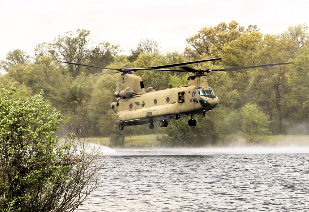 CH-47 Chinook crew helps Army Reserve competitors for Best Squad competition at Fort McCoy