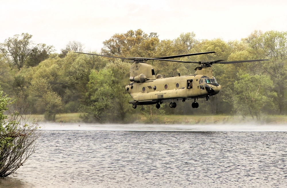 CH-47 Chinook crew helps Army Reserve competitors for Best Squad competition at Fort McCoy
