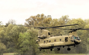 CH-47 Chinook crew helps Army Reserve competitors for Best Squad competition at Fort McCoy