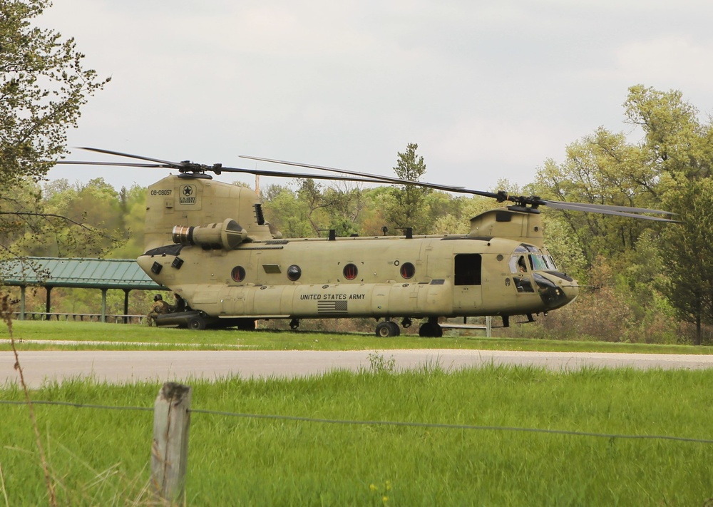 CH-47 Chinook crew helps Army Reserve competitors for Best Squad competition at Fort McCoy