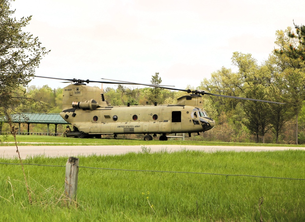 CH-47 Chinook crew helps Army Reserve competitors for Best Squad competition at Fort McCoy
