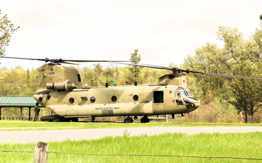 CH-47 Chinook crew helps Army Reserve competitors for Best Squad competition at Fort McCoy