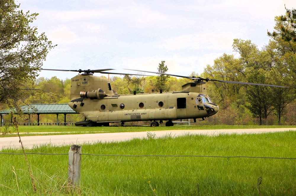 CH-47 Chinook crew helps Army Reserve competitors for Best Squad competition at Fort McCoy