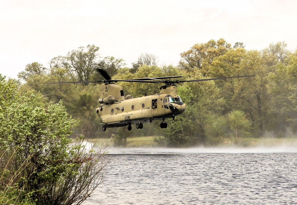 CH-47 Chinook crew helps Army Reserve competitors for Best Squad competition at Fort McCoy