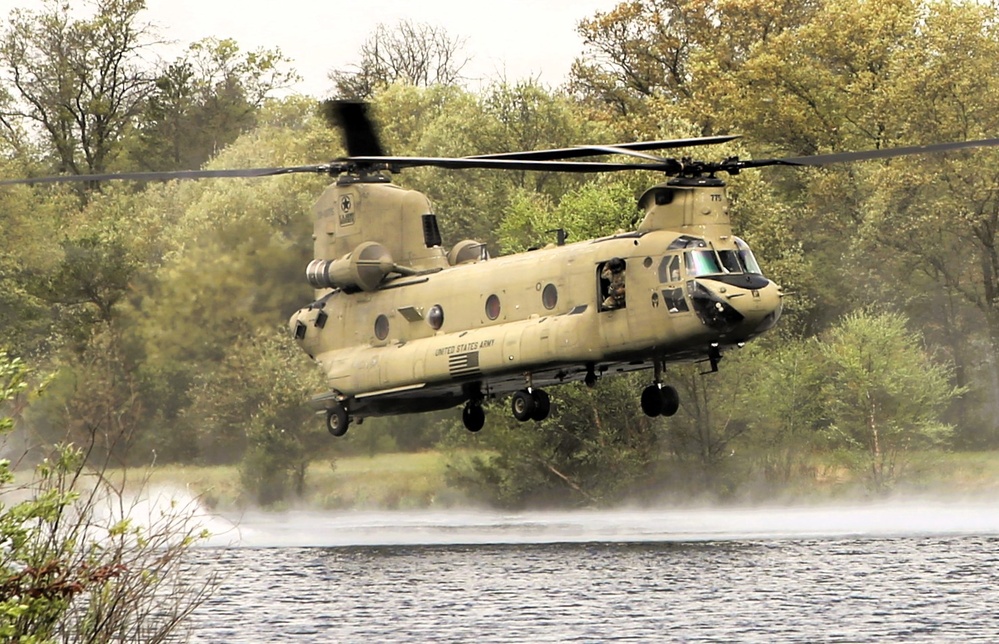 CH-47 Chinook crew helps Army Reserve competitors for Best Squad competition at Fort McCoy