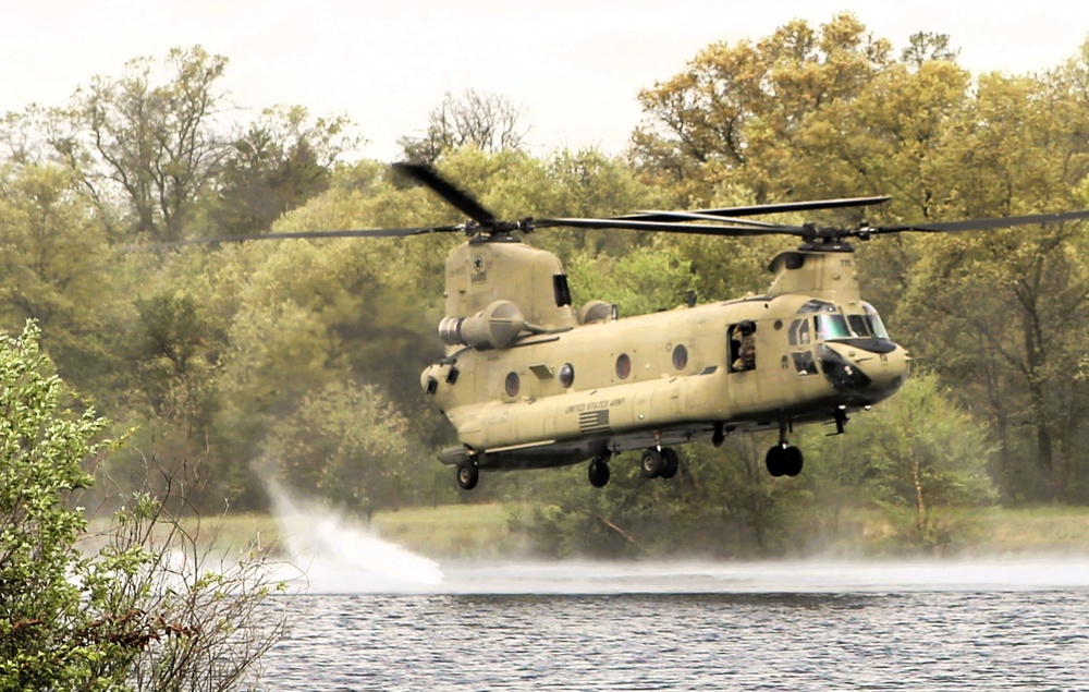 CH-47 Chinook crew helps Army Reserve competitors for Best Squad competition at Fort McCoy