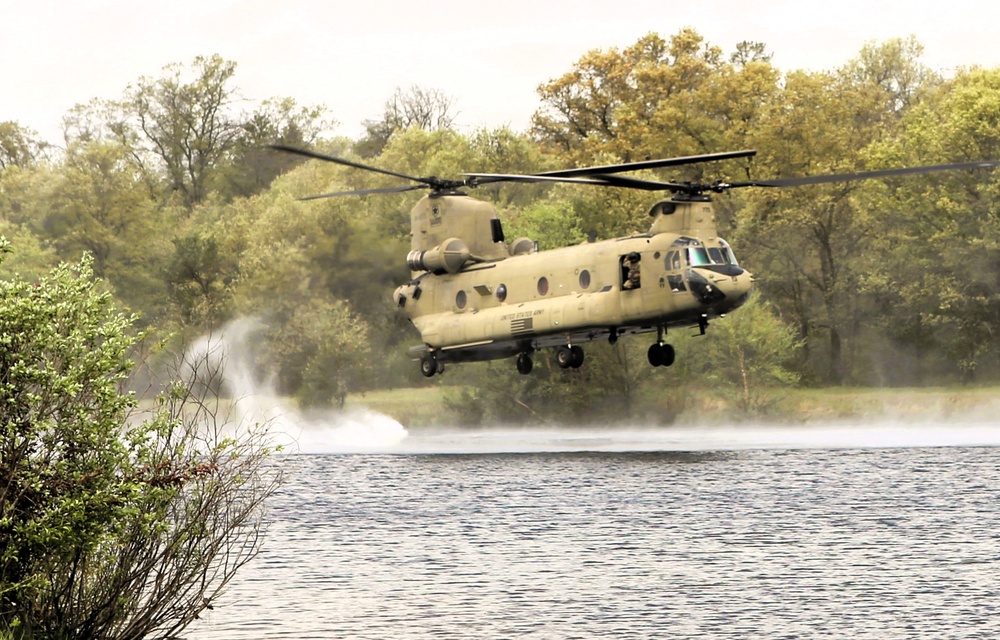 CH-47 Chinook crew helps Army Reserve competitors for Best Squad competition at Fort McCoy