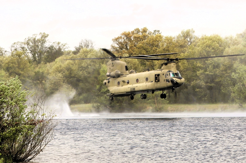 CH-47 Chinook crew helps Army Reserve competitors for Best Squad competition at Fort McCoy