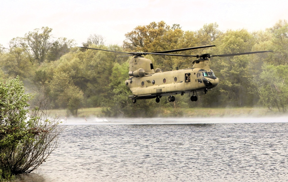 CH-47 Chinook crew helps Army Reserve competitors for Best Squad competition at Fort McCoy