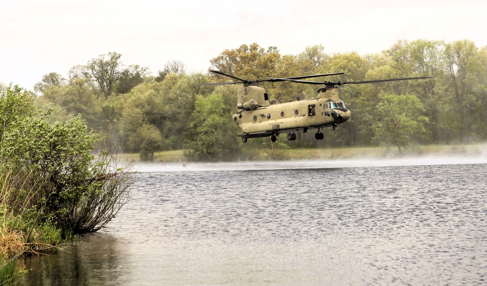 CH-47 Chinook crew helps Army Reserve competitors for Best Squad competition at Fort McCoy