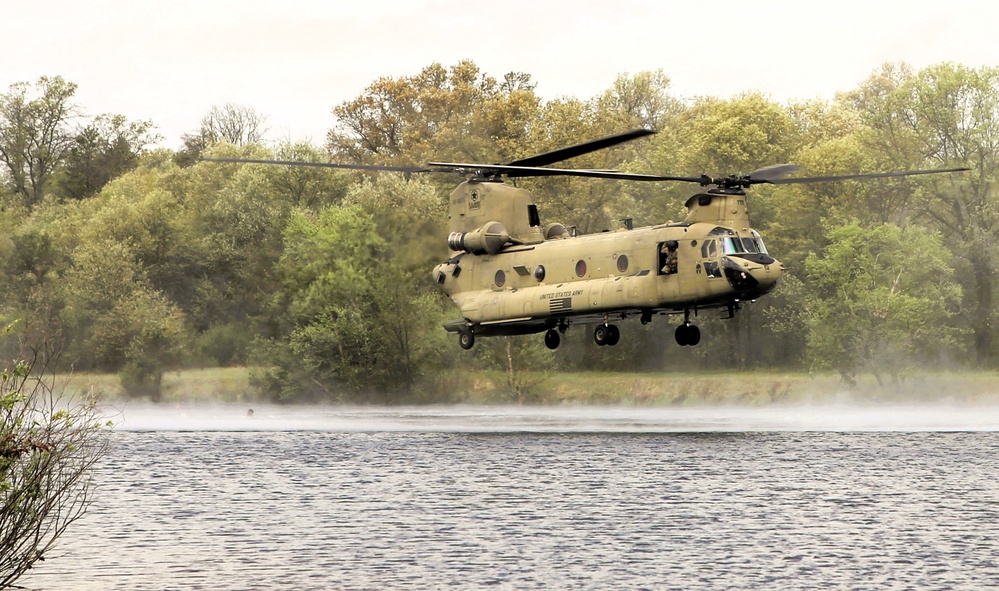 CH-47 Chinook crew helps Army Reserve competitors for Best Squad competition at Fort McCoy