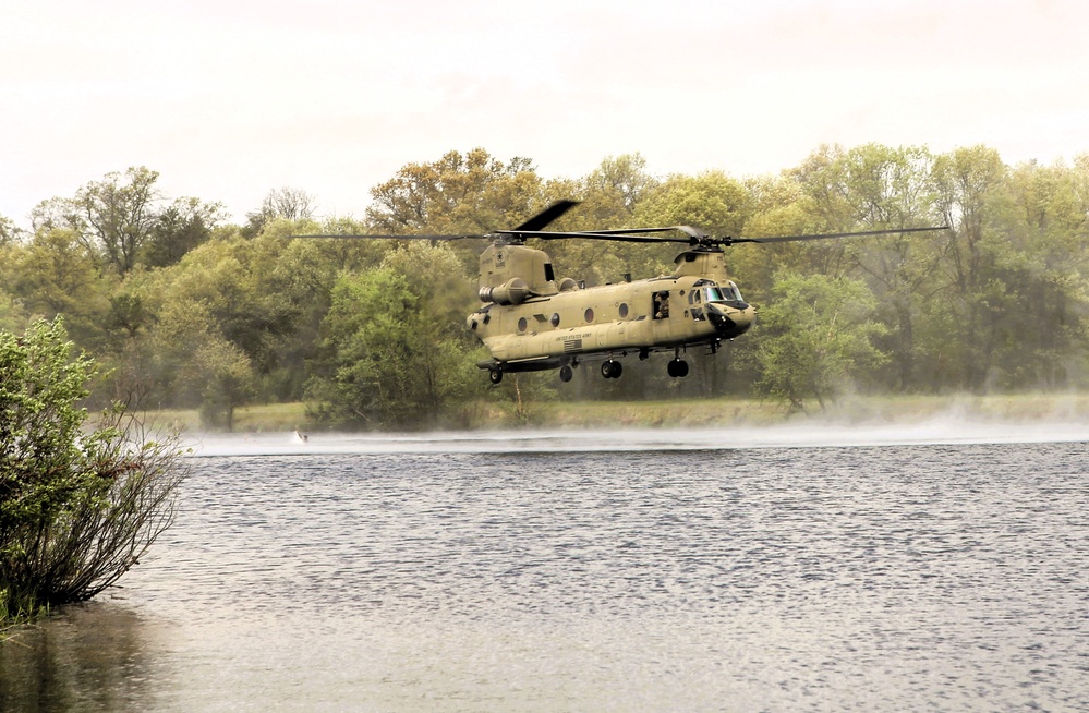 CH-47 Chinook crew helps Army Reserve competitors for Best Squad competition at Fort McCoy