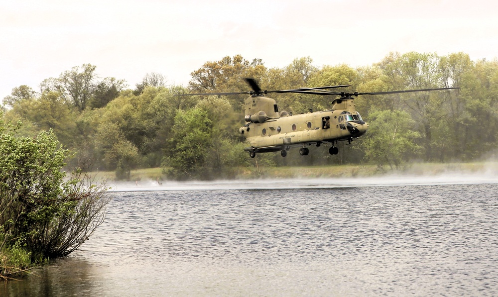 CH-47 Chinook crew helps Army Reserve competitors for Best Squad competition at Fort McCoy