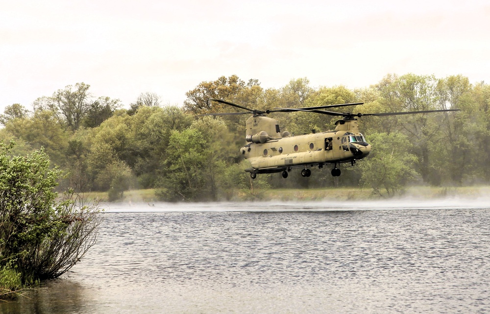 CH-47 Chinook crew helps Army Reserve competitors for Best Squad competition at Fort McCoy
