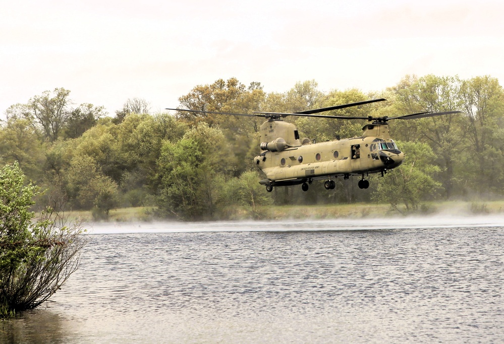 CH-47 Chinook crew helps Army Reserve competitors for Best Squad competition at Fort McCoy