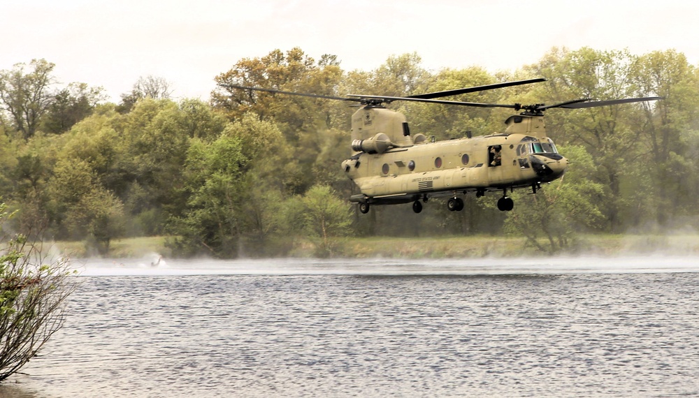 CH-47 Chinook crew helps Army Reserve competitors for Best Squad competition at Fort McCoy