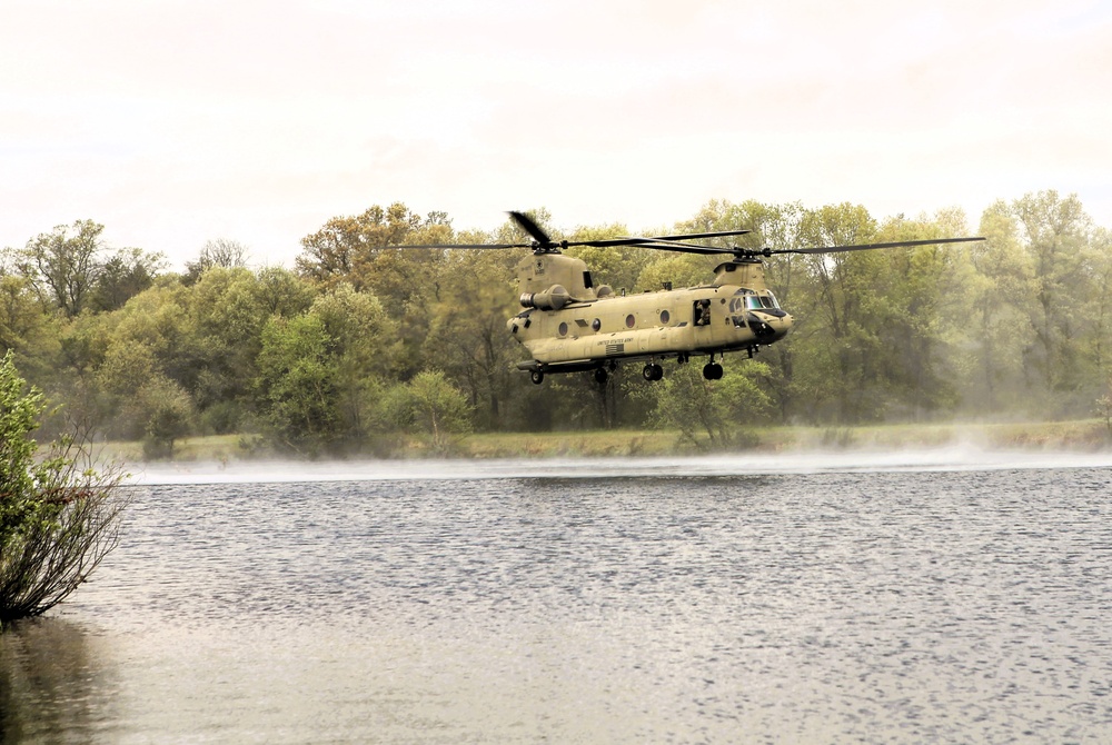 CH-47 Chinook crew helps Army Reserve competitors for Best Squad competition at Fort McCoy